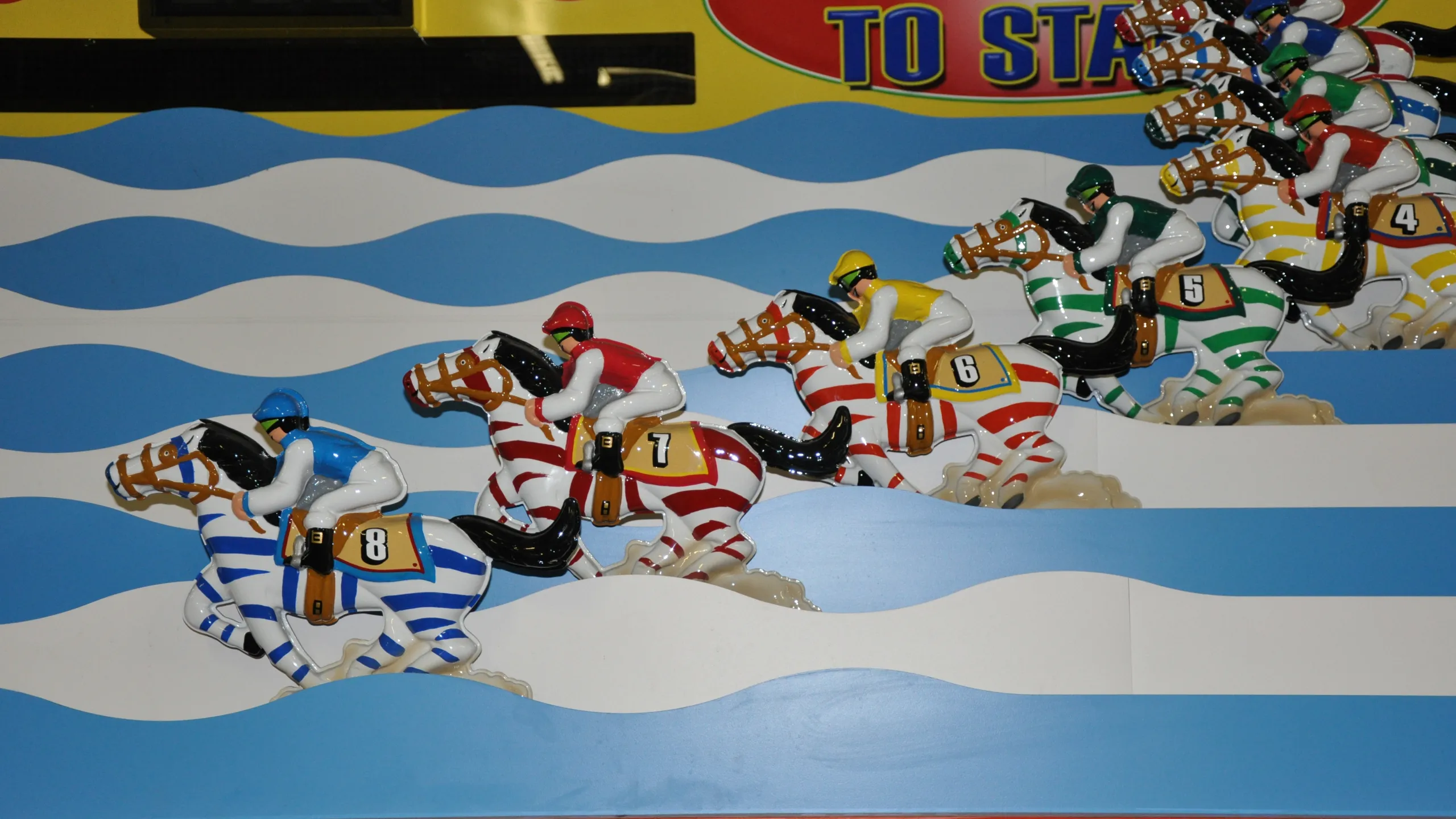 roll-a-ball-with-horses_library_89902